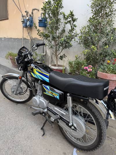 Honda 125 black colour all okay new bike