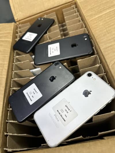 iphone 7 32GB Non-pta Jv waterpack good battery healths