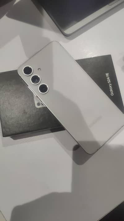 Samsung S24fe |  8 /256  | 1 month warrenty remaining