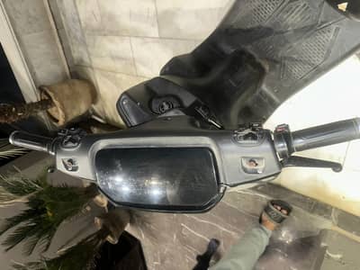 Evee Gen-Z Electric scooty 2025| Elcellent conidition | Long range