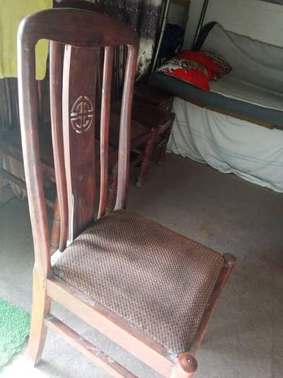 6 chairs  1 chair demege Baki Good condition