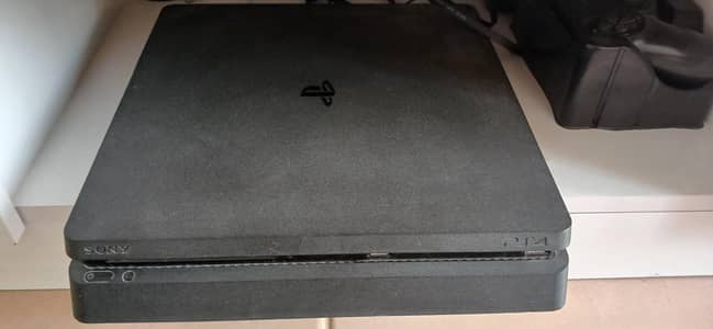 PlayStation 4 Slim 500 Gb ( 1 controller and spiderman game included)