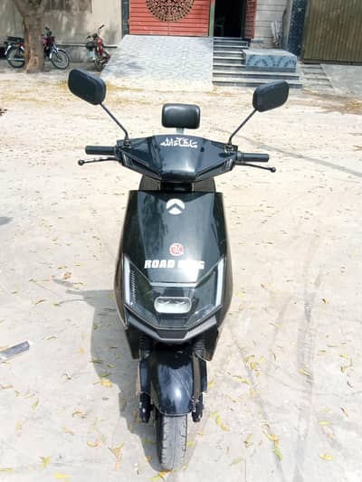 Road King Electric Scooty Large Size