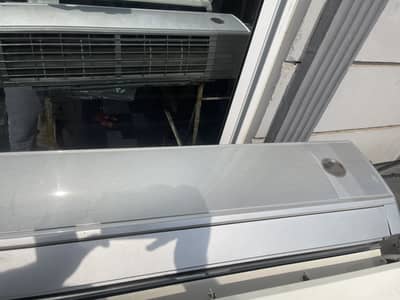 Gree 1.5 split AC. Complete. Perfect working