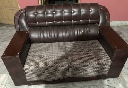 7 seater sofa just like new use hi nhi howa bus para rha ik hi jga Pa