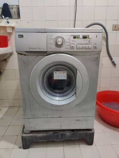 LG Front Load Washer | DD| 7 / 4 kg (Dubai)
