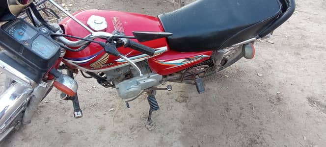 Honda 125 origiol body. keyless  original engine . . all ok . .