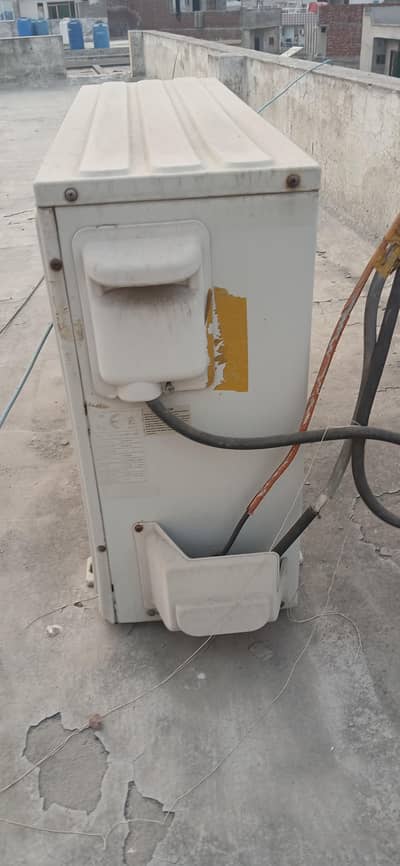 I am selling Orient split ACs