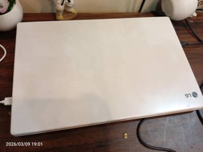 LG laptop no carak no scratch no damage best condition