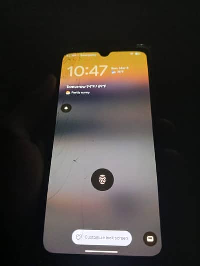 Google pixel 6a all ok 10 by 9 hai ku ka front Glass break hai