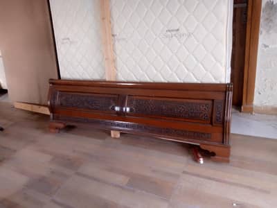 wooden beautiful Double Bed For Sale