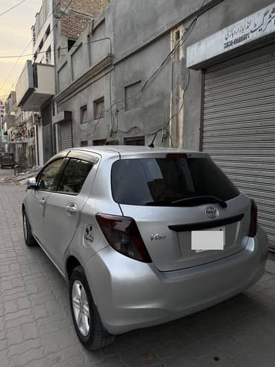 Toyota Vitz 13/16
