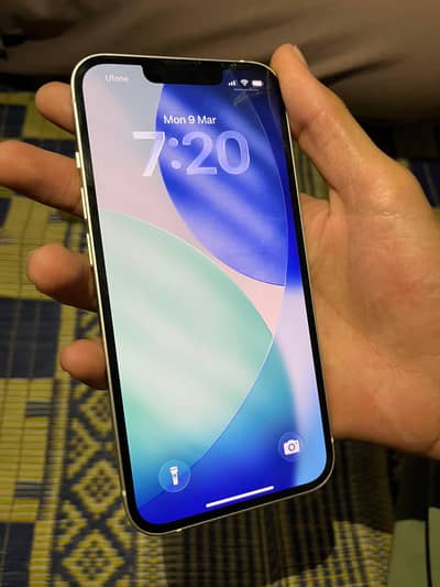 IPhone 13 pta aproved 128 gb bettery health 100 condiction 10/10