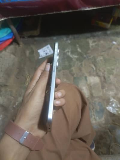 4+4 128 10/10 condition