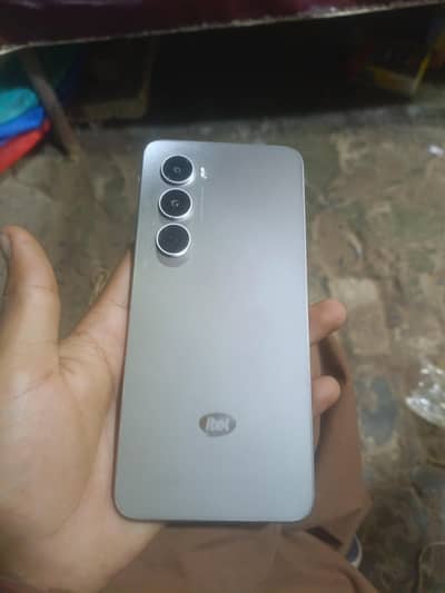 4+4 128 10/10 condition