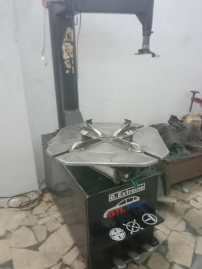 Tyre changer machine