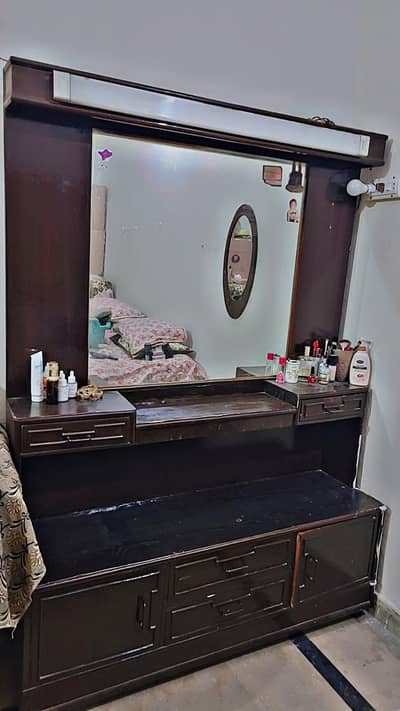 Dressing table