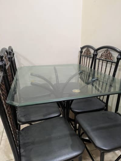 Rod iron dining table in good condition