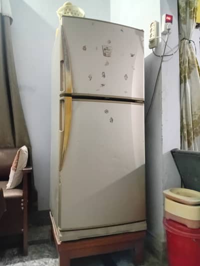 DAWLANCE REFRIGERATOR 10 BY 10 CONDITION ALL OK
