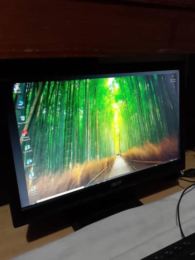 ACER LCD 15" like New