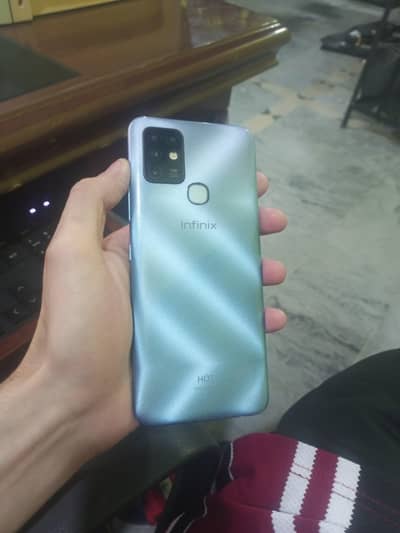 infinix Hot 10 4/128 Dual Sim Offiical PTA Box Charger Available