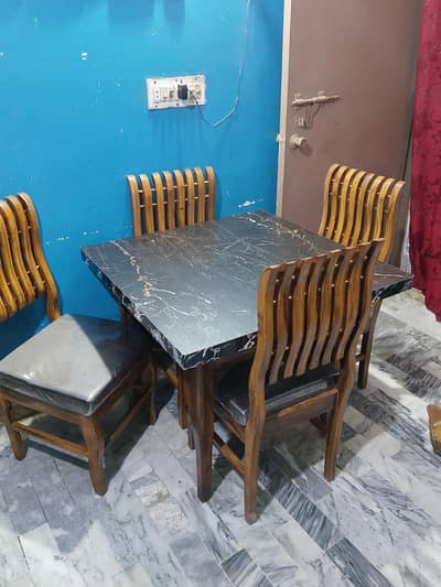 dinning table with 4 chairs