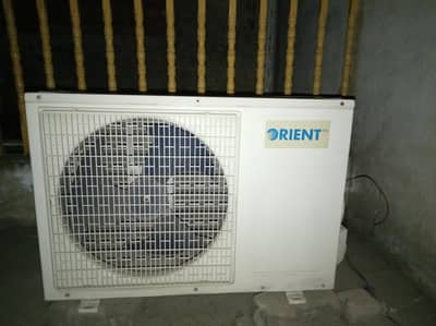 1 ton split AC in good condition
