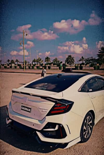 Civic type R Body Kit & front back lights in Slightly Used Condition