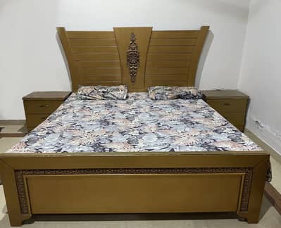 urgent sale bed set+ side tables+ dressing table with mattress
