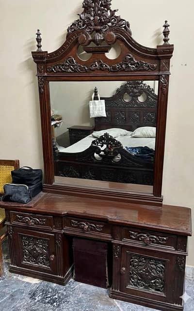 shifting ki waja se sell kar rahe hain