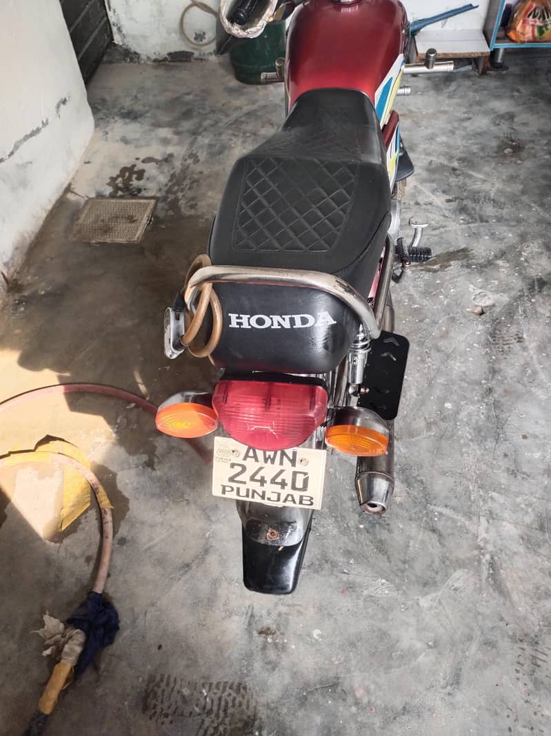 2019 ماڈل ہے سرخ کلر 1