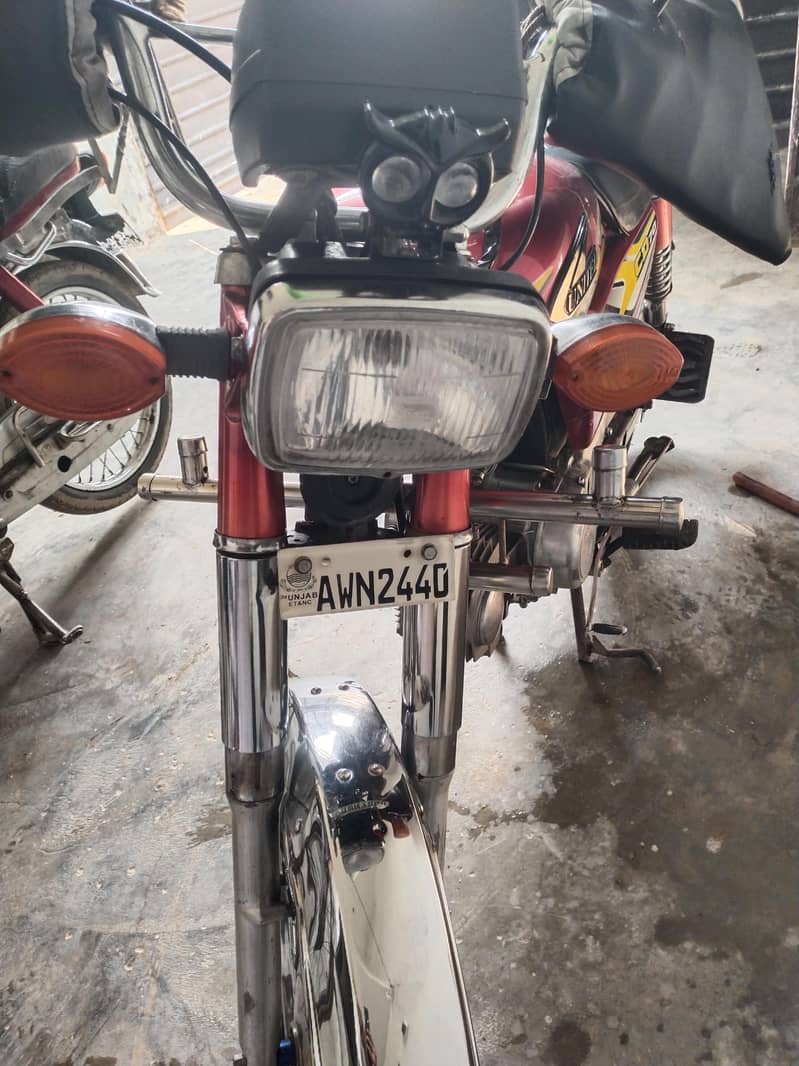 2019 ماڈل ہے سرخ کلر 3