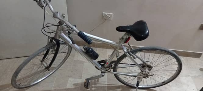 Good condition alminum bicycle e