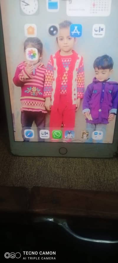 Ipad mini 5 best pubg girnay kisi waja se glas crack hai.