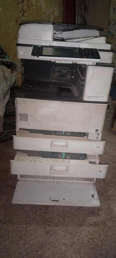 photocopy machine Ricoh 2553