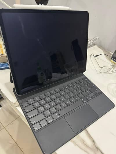 iPad Pro m2 5gen 12.9 inch with Magic Keyboard and pencil