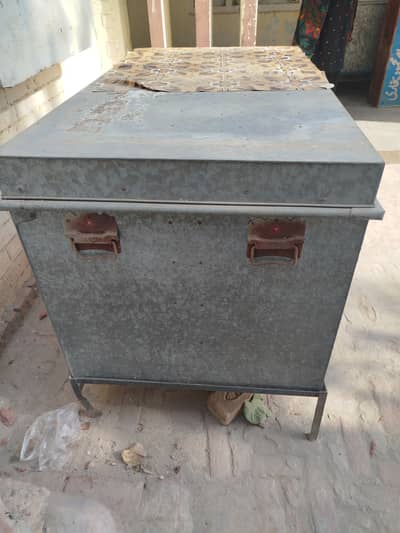 Steel storage trunk