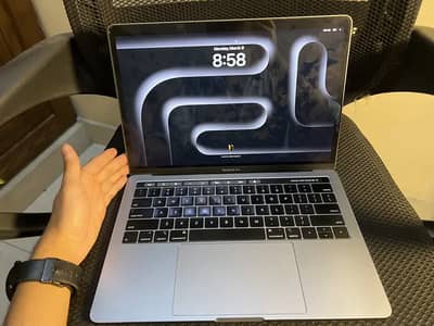 MacBook Pro 13” 2019 – i7 – 16GB RAM – 512GB SSD – 4 Thunderbolt Port