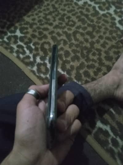 Iphone 11 pro 10/9 256 gb . . 73 battery