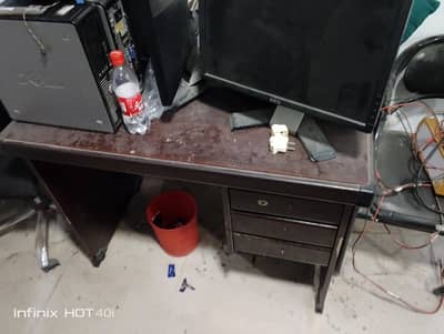 Computer table for sale