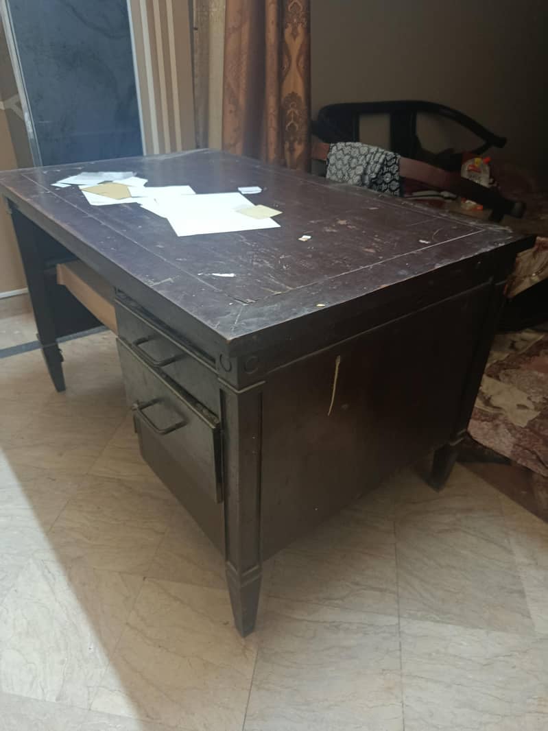 Executive table for office 1
