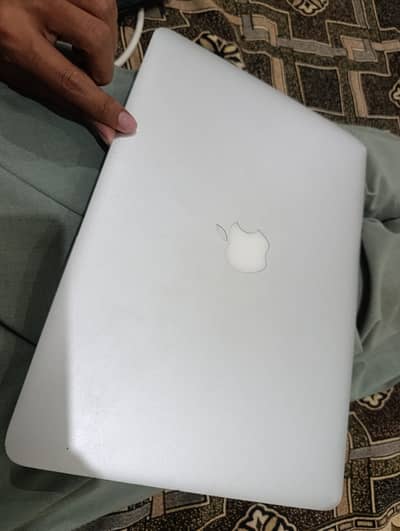 Macbook Air 2015 8/128 SSD 9.5/10 condition