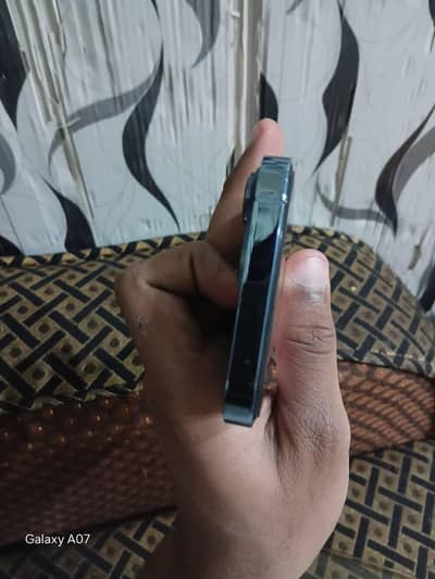 green colour phone all ok original Sara