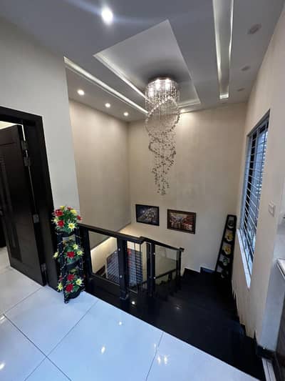 10 Marla well maintain fully furnished house for sale in divine garden airport road