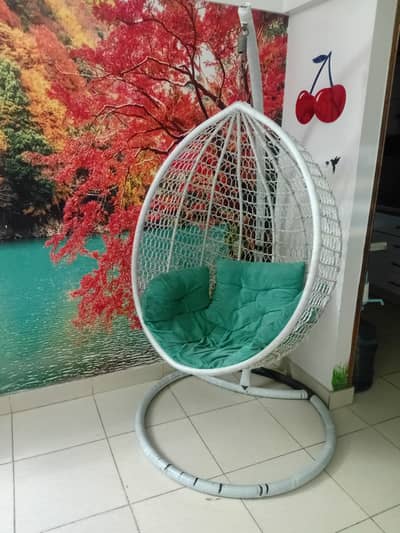 Jhoola in white colour weights carry 120 kg in good condition