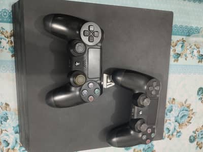 PS4 PRO Disc Edition  with 2 original controllers  and Box