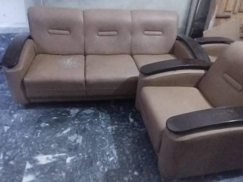 6 seater sofa set good condition solid sofa 0