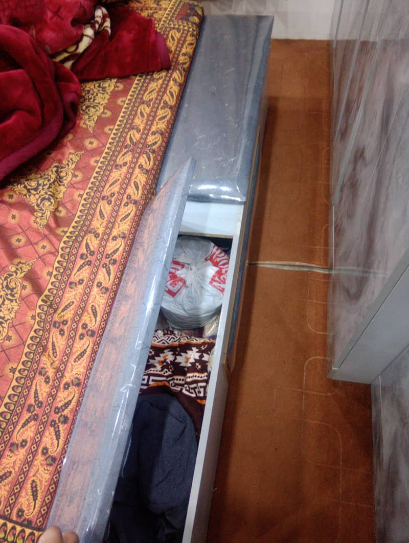 2 Devidera and 2 bed box 1