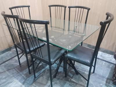 dainung table with 6 matel chairs