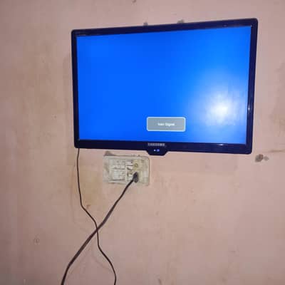 Samsung 24 inch led one year use . . complete Saman h box b h.